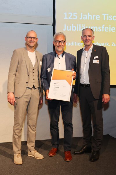 Olaf Lütten blickt auf 40 Jahre Engagement in der Tischler-Innung Aachen zurück und wurde geehrt.