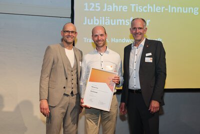 Lehrlingswart Marcus Lorsy wurde für sein 25-jähriges Engagement für die Aachener Tischler-Innung ausgezeichnet.