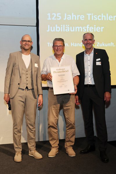 Michael Richtarsky freute sich über den goldenen Meisterbrief.